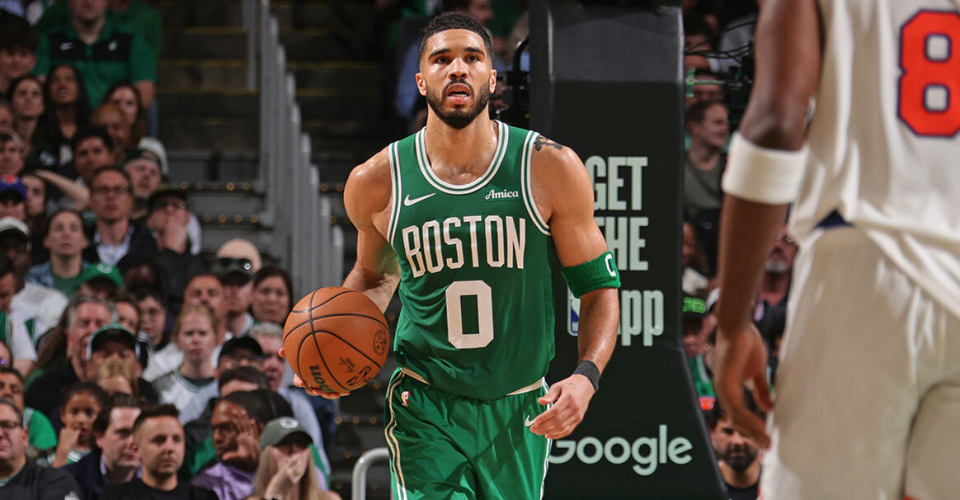 塔图姆迎来二十赛季出色发挥，老鹰观众热烈欢呼！