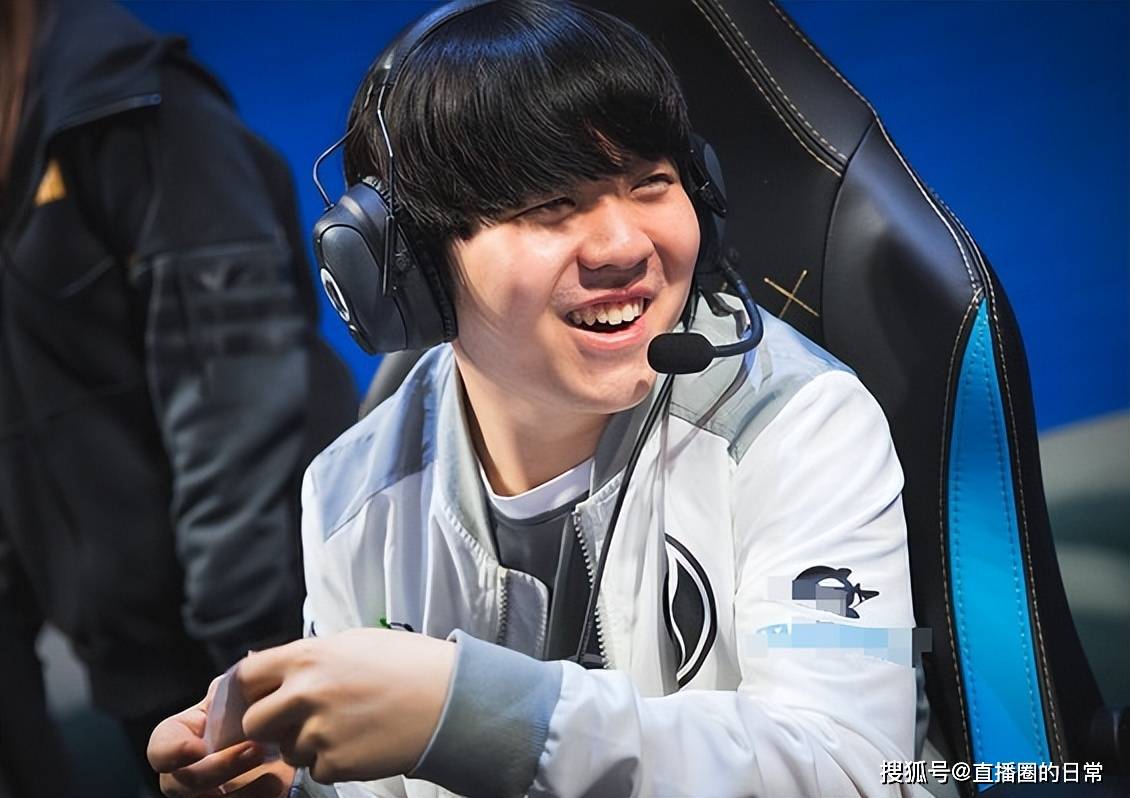 九游体育-Rookie意外战胜老鹰，最后时刻胜出引爆全场！-九游体育