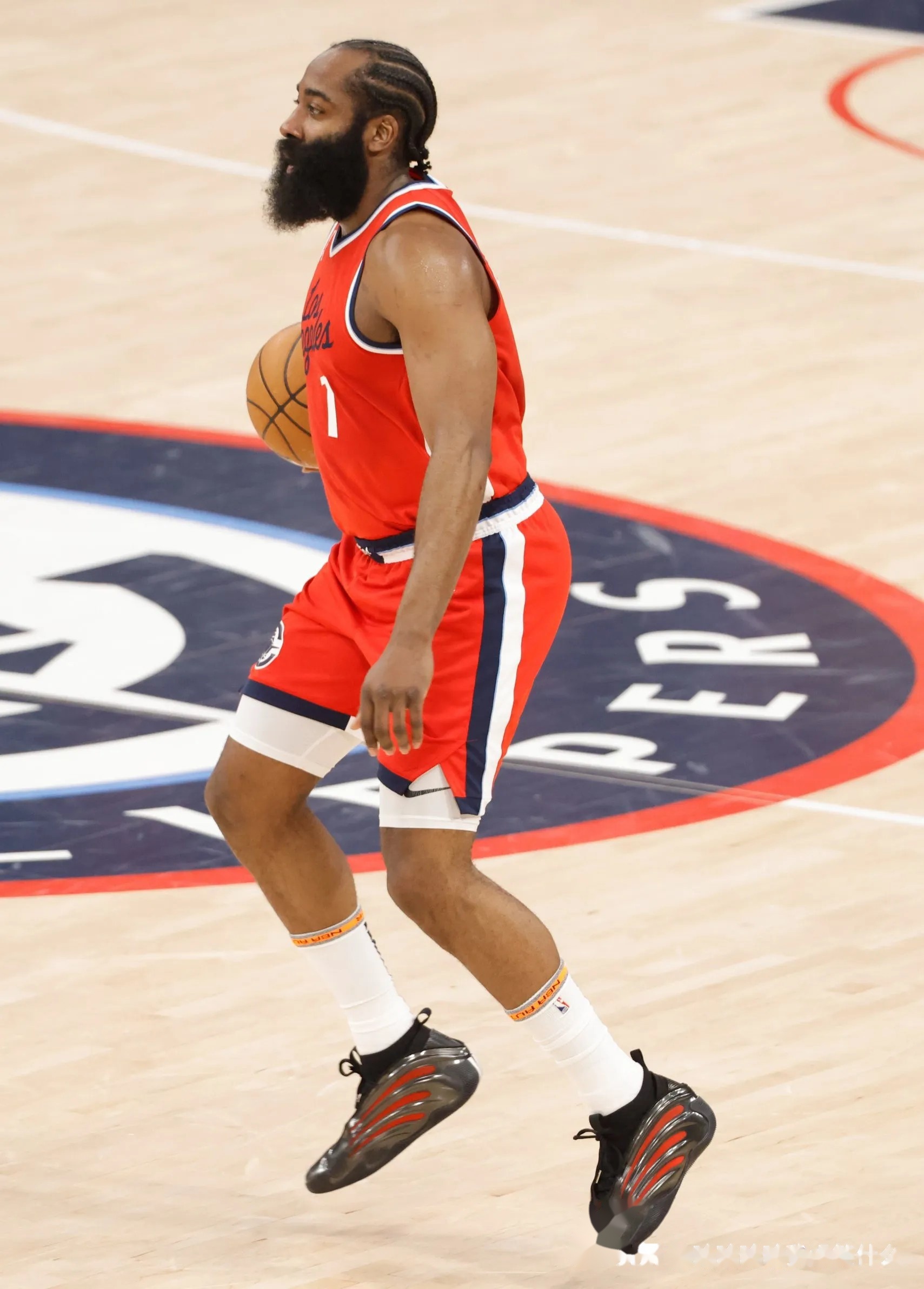 九游电脑版下载-领先优势明显首场状态出色，掘金观众沸腾！，哈登重返赛场热度持续攀升的简单介绍-九游电脑版下载